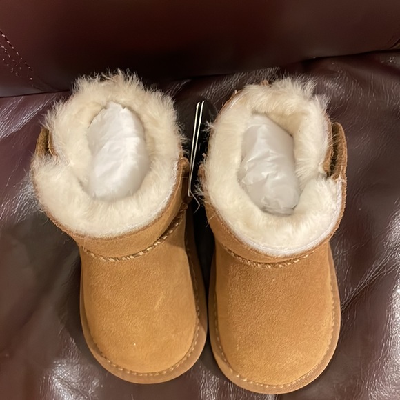 Snow boots from Australia. The brand is EVERAU, everaustralia. Never been worn. - Picture 4 of 13